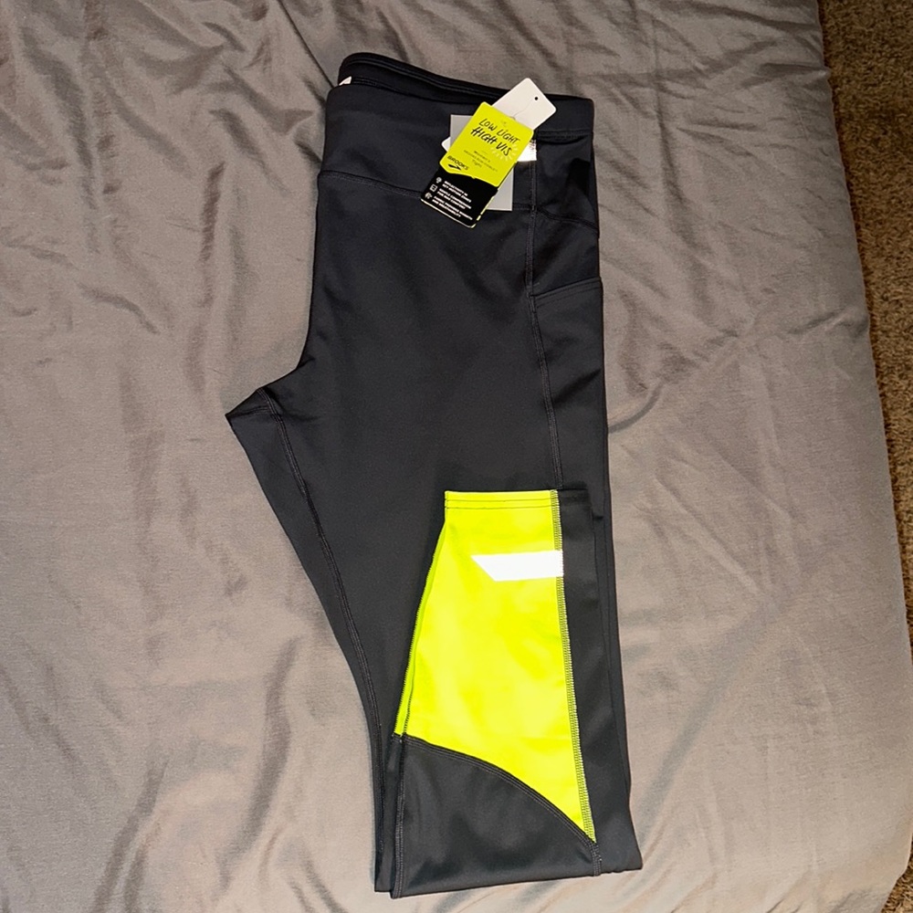 Brooks Run Visible tight